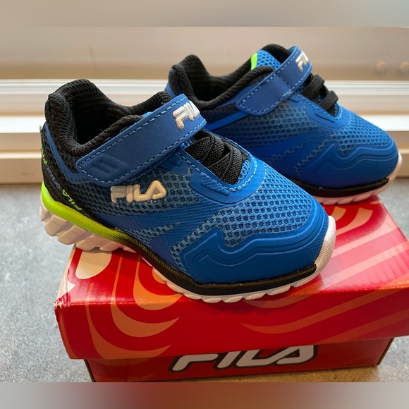 Baby Fila shoes - Picture 1 of 5
